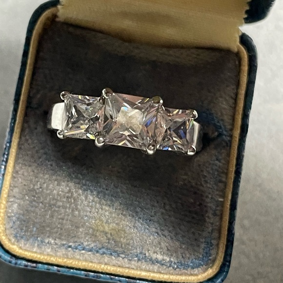 Sterling Silver over 3 carat TW 3 Stone Quartz Princess Cut Chunky Wide Band - Picture 4 of 12